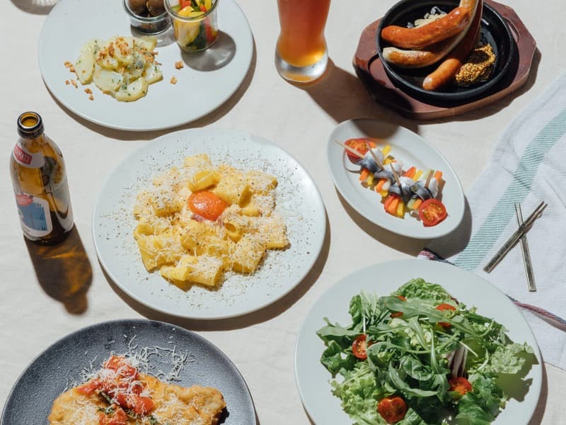カイザーコース/和牛サーロインステーキやソーセージ盛り合わせなど全9品【2時間飲み放題付き】