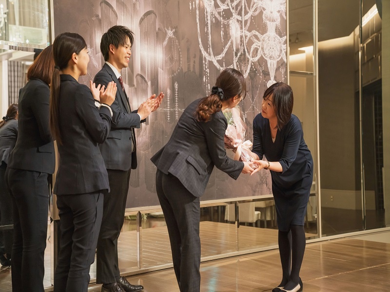 【会議PLAN】テーブルスタイル「セミナー/シアター/円卓着席スタイル」でお選びいただけます
特大スクリーン・音響機材も完備で【社内研修や表彰式、決算説明会、インセンティブパーティー】にも最適プラン