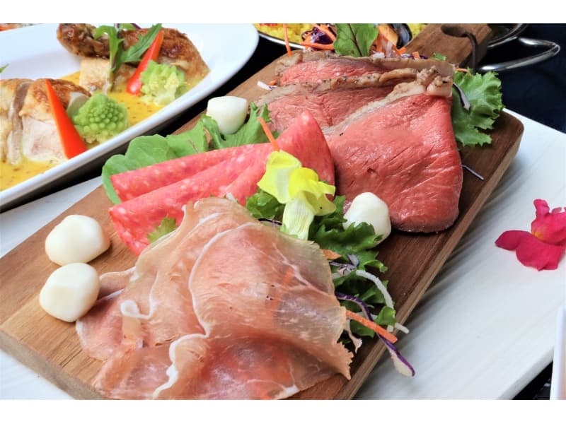 店舗で焼き上げた希少なイチボ肉のローストビーフ!ただただ絶品です。