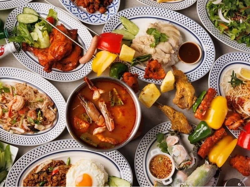 タイ料理とインド料理の両方を1度に楽しんでいただけます。