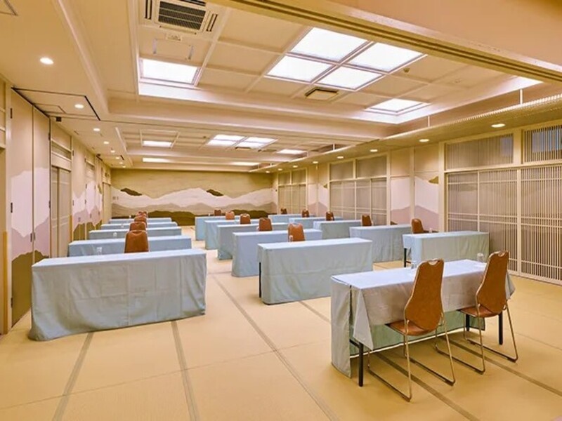 【会場:大宴会場】
しっとりとした優雅な空間で、情緒あふれる宴のひとときはいかがでしょうか。