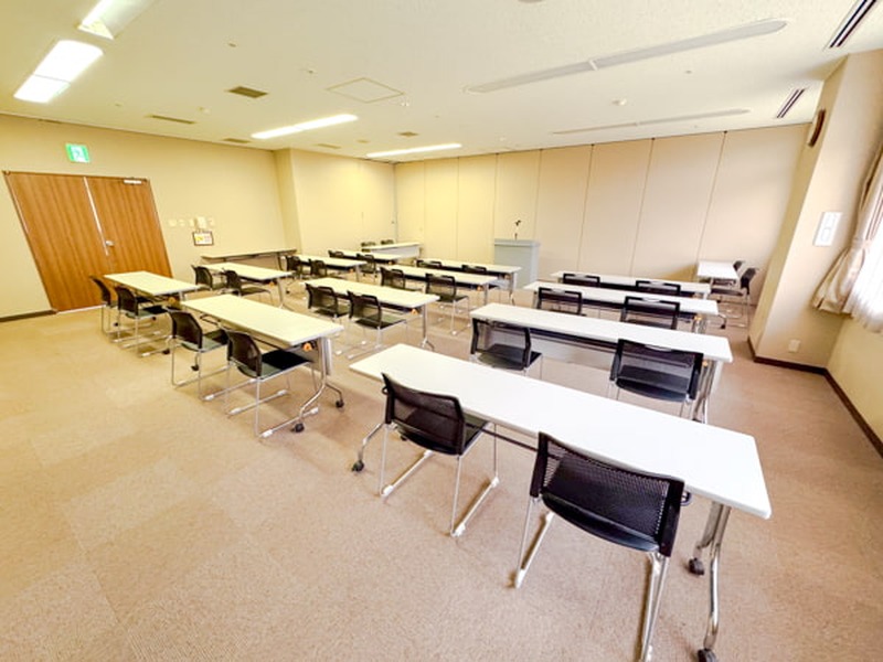 多目的ルーム(会議室)半面の利用(3時間)