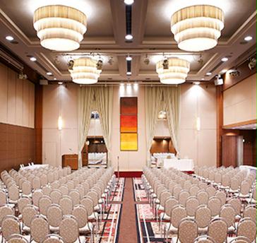 【偕楽】
正餐(800名)立食(1,200名)
スクール(800名)シアター(1,200名)
