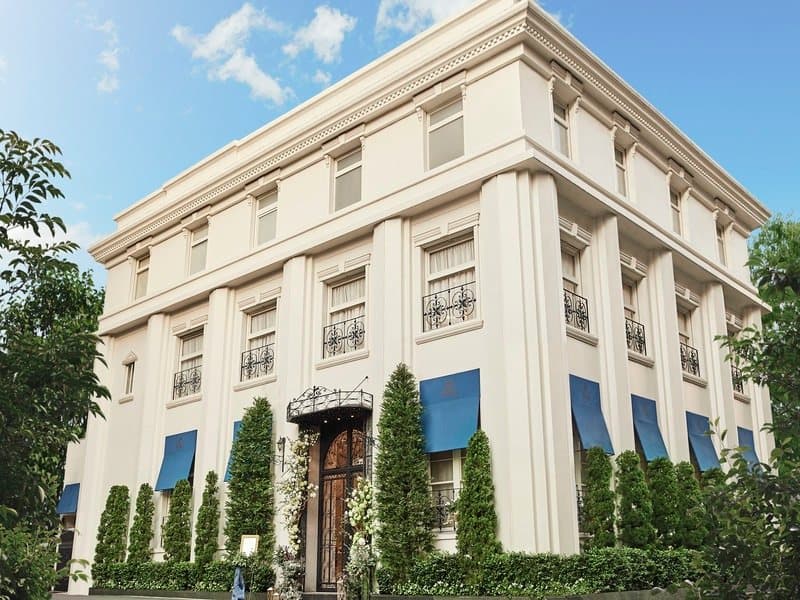 【一軒家貸切の会場】
待望のリニューアルオープン!一軒家貸切の非日常空間を演出。忘新年会・歓送迎会・暑気払いなどはもちろん、展示会や発表会といった様々な用途でご利用いただけます。
夜は幻想的にライトアップされ、とても素敵な雰囲気を演出いたします!