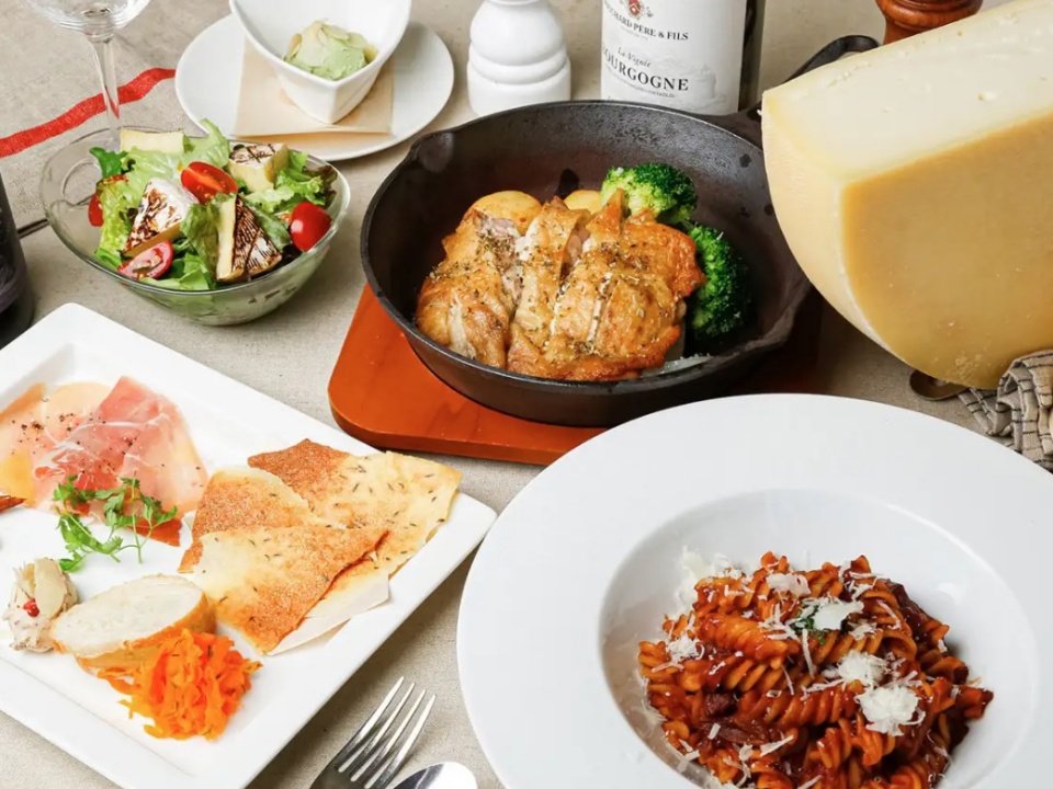 【貸切プラン】
大山鶏もも肉のロースト&濃厚チーズフォルマッジョ!牛肉のラグーソースペンネ含む全7品♪ライトプラン(120分飲み放題付)