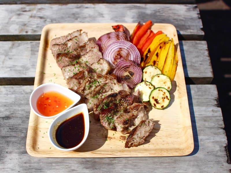 Silver BBQプラン|サーロインステーキ・ジャークチキンを含むBBQ全9品+2時間飲み放題