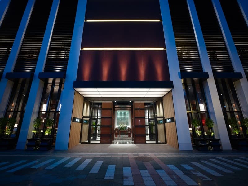 《外観》
夜のザ・ピーク プレミアムテラス外観は雰囲気抜群。フォトスポットとしても有名。