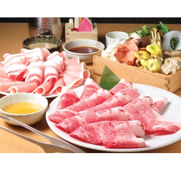 A4A5黒毛和牛【セット+豪華日本酒など2H飲み放題付】《すき焼きorしゃぶしゃぶ》5,500円コース◆霜降りロースと赤身&国産豚、こだわり野菜に舌鼓