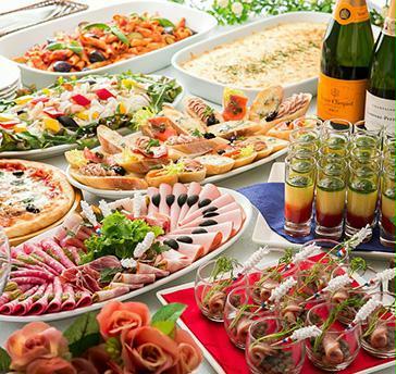 ホテルレストランならではのおもてなし。
和やかに会がすすむよう配慮します。
店内の雰囲気もお料理も満足いただけるはず♪