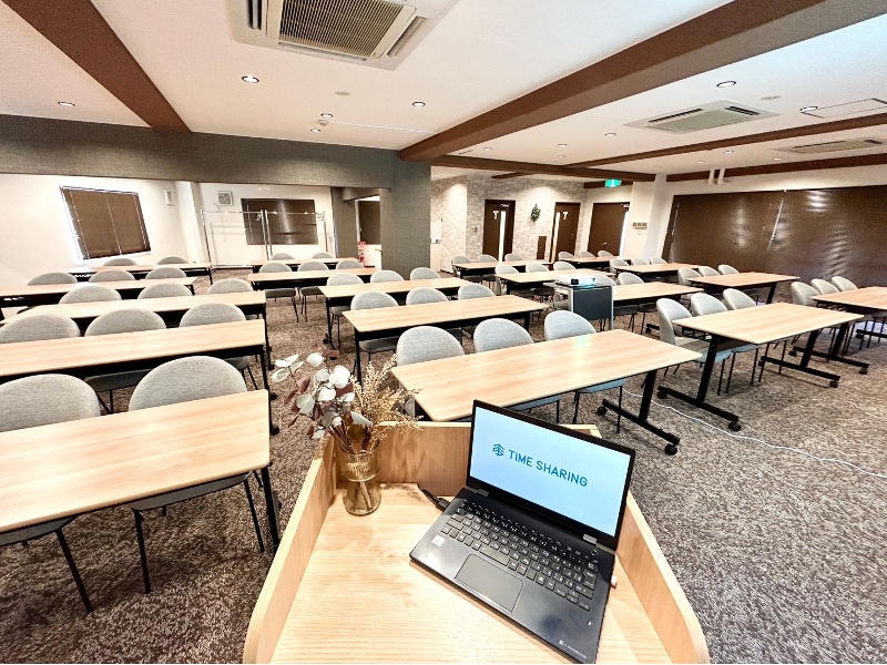 司会台から全員とコミュニケーションが取れる距離
