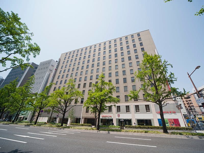 地下鉄心斎橋駅より徒歩約2分「日本生命御堂筋ビル」の12階にございます