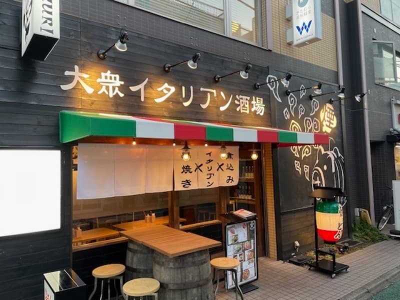 店内42席・テラス10席をご用意!
少人数のお食事からグループ宴会まで幅広く対応可能♪
開放感のあるテラス席も人気です!