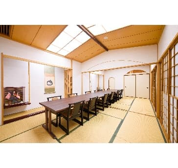 和食会席の個室にどうぞ。
12名様までご利用いただけます。
