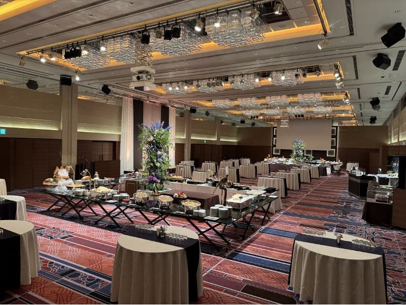 少人数での会議やご会食から企業のパーティー、コンペティションなど多様なニーズにお応えする会場・料理・演出とサービス。全会場Wi-Fi完備。