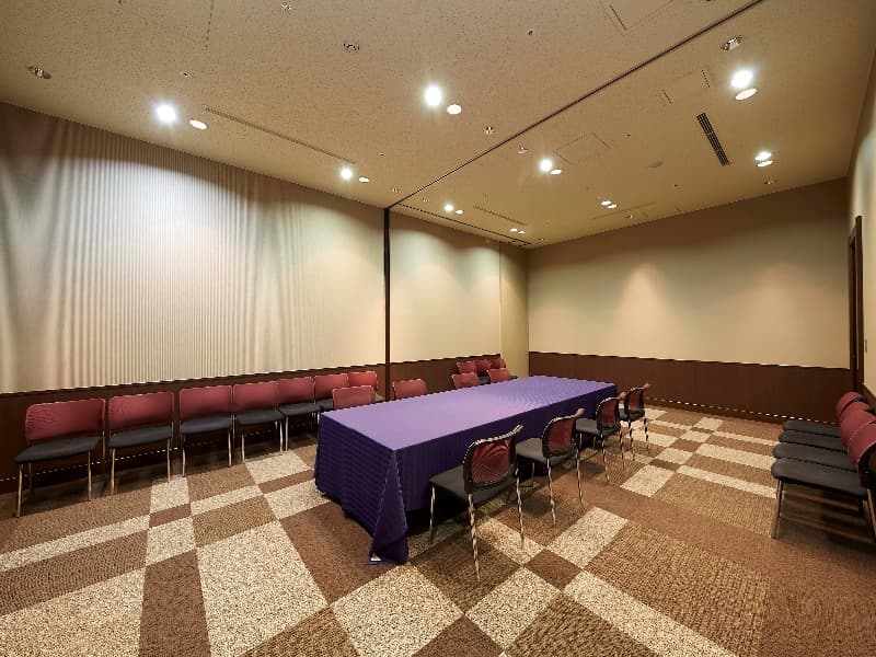 【21F小宴会場 プリムローズ】
ロの字:18名