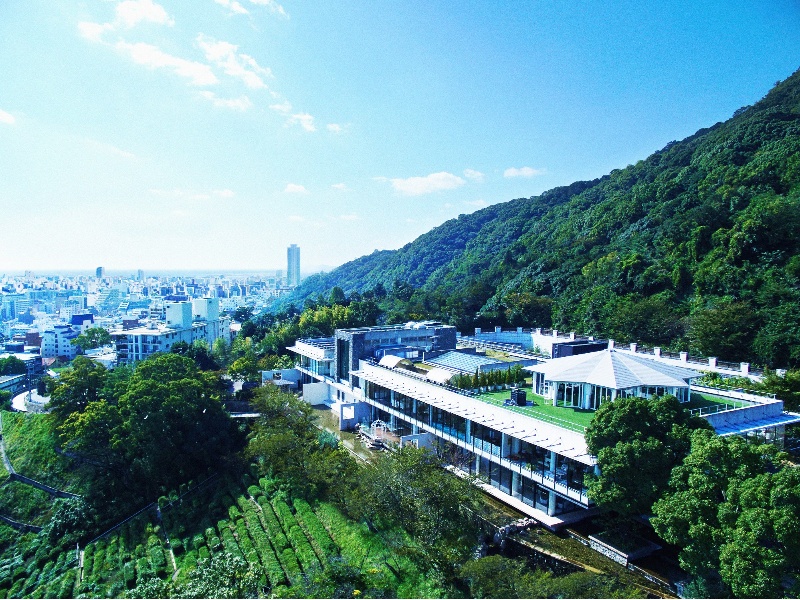 空・水・緑につつまれた360°ナチュラルビュー「北野クラブソラ」