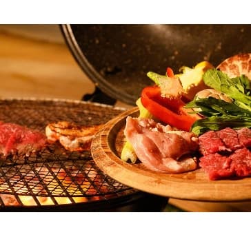 大自然の味を丸ごと味わえる『和牛炭火焼き&天然温泉付』♪星空の下、グランピング体験を満喫!(ペット可部屋あり)