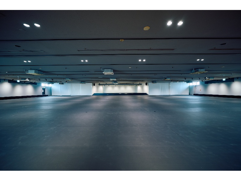 メインフロアは750㎡、天井高さ3.2m。