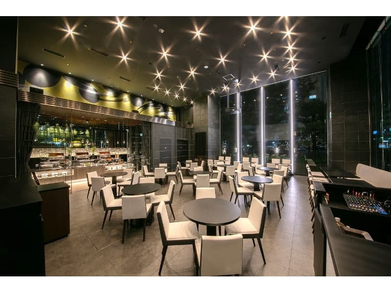 【名古屋駅徒歩5分】ルーセントタワー1F
各種イベント、企業貸切パーティ、結婚式2次会に最適です。最大120名様パーティ可能