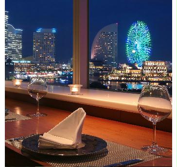 みなとみらいの夜景を望む絶好のロケーション、プライベートからビジネスまで、多様なシーンでご利用いただけます。