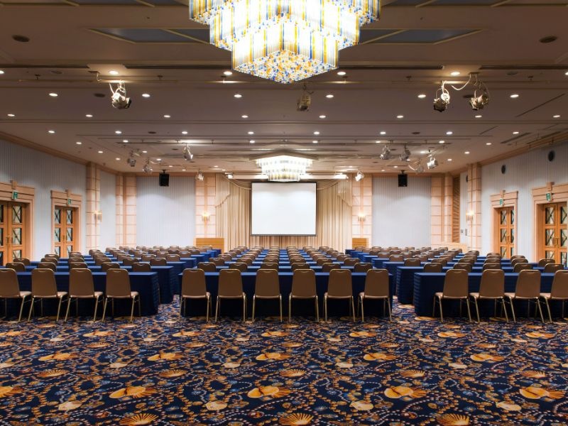 会場の2分割も可能ですので、用途に合わせたセッティング・演出が出来ます。