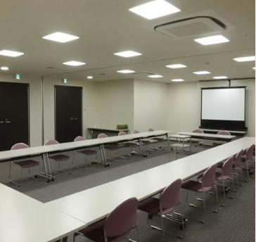 コミュニティホールのパブリックスペースは、忘新年会をはじめ、同窓会、パーティ、コンペ、研修会や講習会などに最適です。