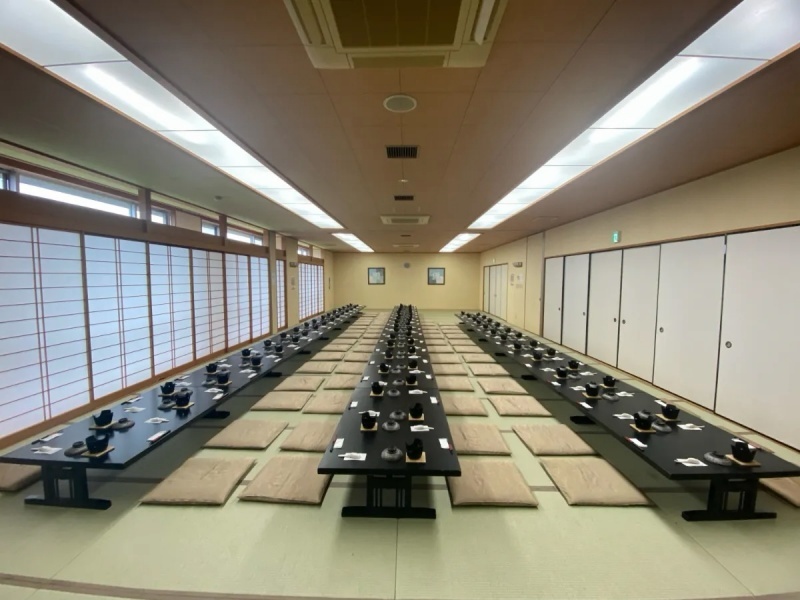 「大地の間(宴会場)」
最大72名対応可能。
歓送迎会や忘新年会、ご親族のお集まり、会議・研修など幅広いシーンにご利用いただけます。