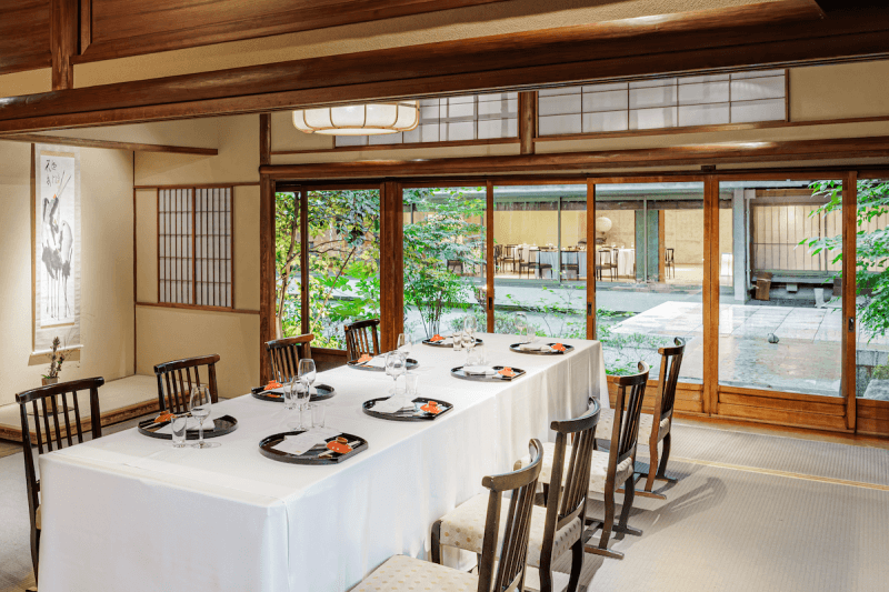 【小会場:新用亭】
料亭河文の中で一際景色が美しくご覧いただける会場です