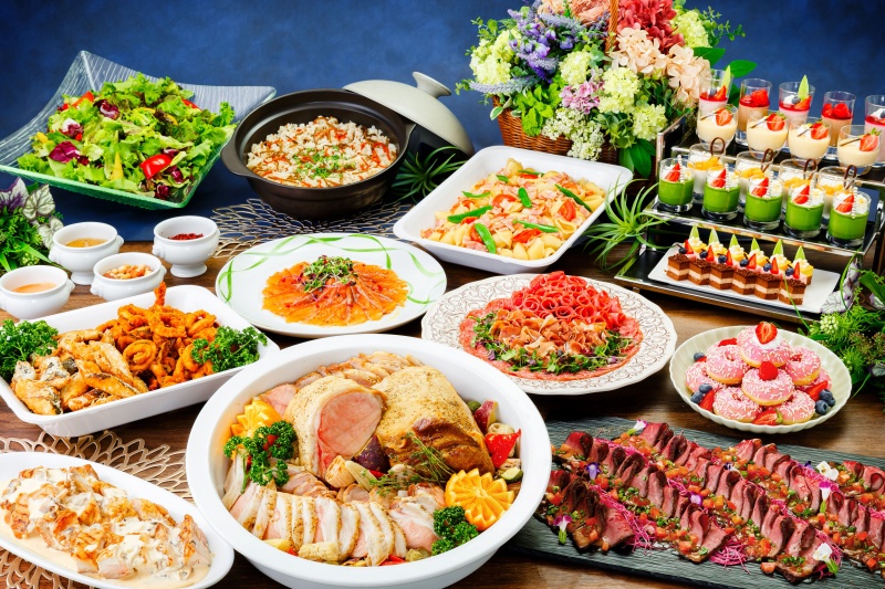 【忘年会】豪華料理全13品プレミアムコース+生ビール含む90種類飲み放題|会場費・映像音響設備費込み