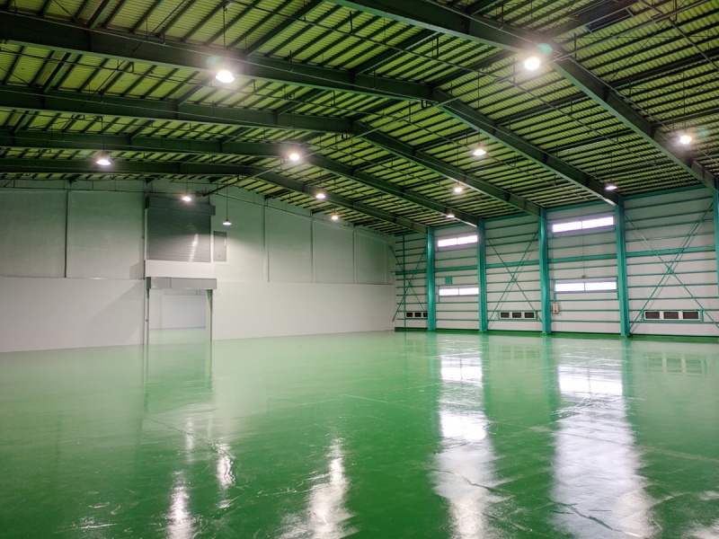 約30m×30m、柱のない大空間。美術セットや大型撮影も自由に構築できます。