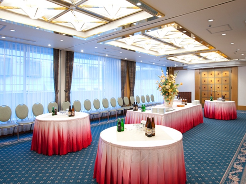 同窓会、会社の歓送迎会や、親しい仲間との小パーティ、忘新年会、法事などにご利用いただけます。