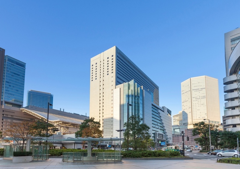関西交通網の中心・大阪駅に直結した抜群のアクセス。市内はもちろん、全国からのお集まりの会合にも大変便利にお使いいただけます。