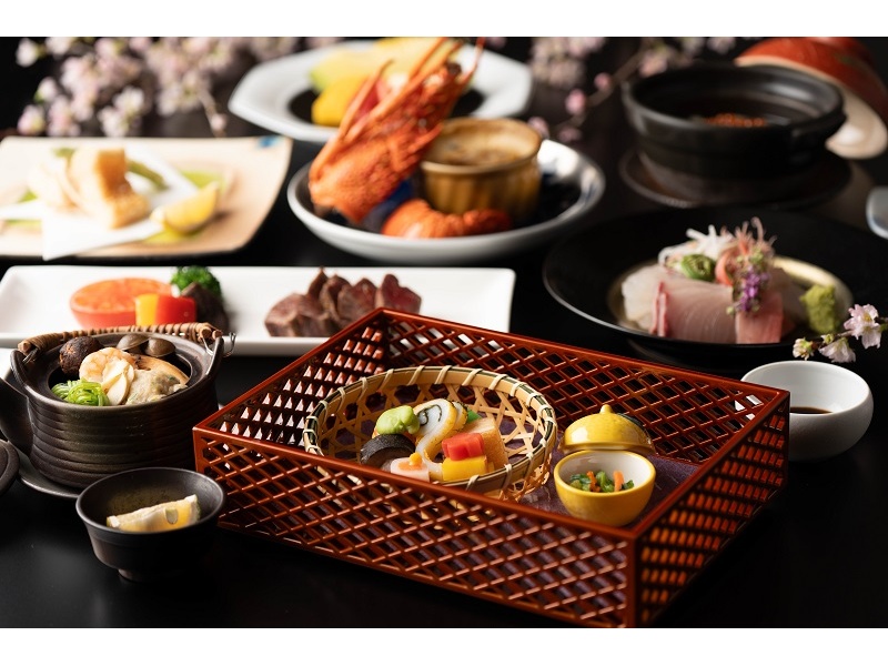 旬の食材を使用した会席料理
『おまかせ』本館限定プラン