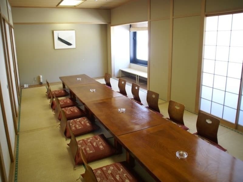 16畳の和宴会場 2分割で8畳×2室も可
同タイプで織姫と白鳥の2部屋あり。