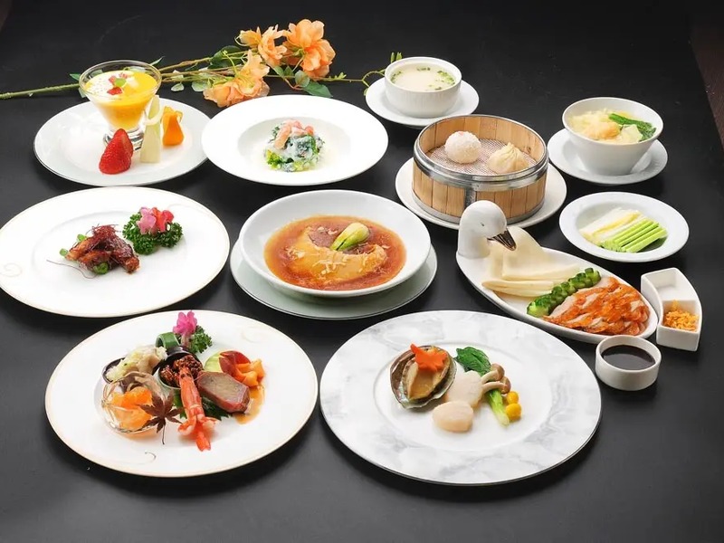 【2時間飲み放題付き】干し貝柱入りフカヒレ姿煮や当店名物の北京ダックなど全10品!『春吟コース』