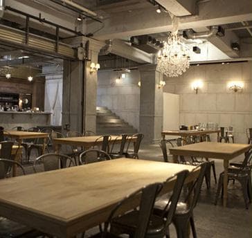 表参道徒歩5分。
骨董通り沿いの隠れ家的cafe&space
企業パーティー・プライベートパーティーに最適。