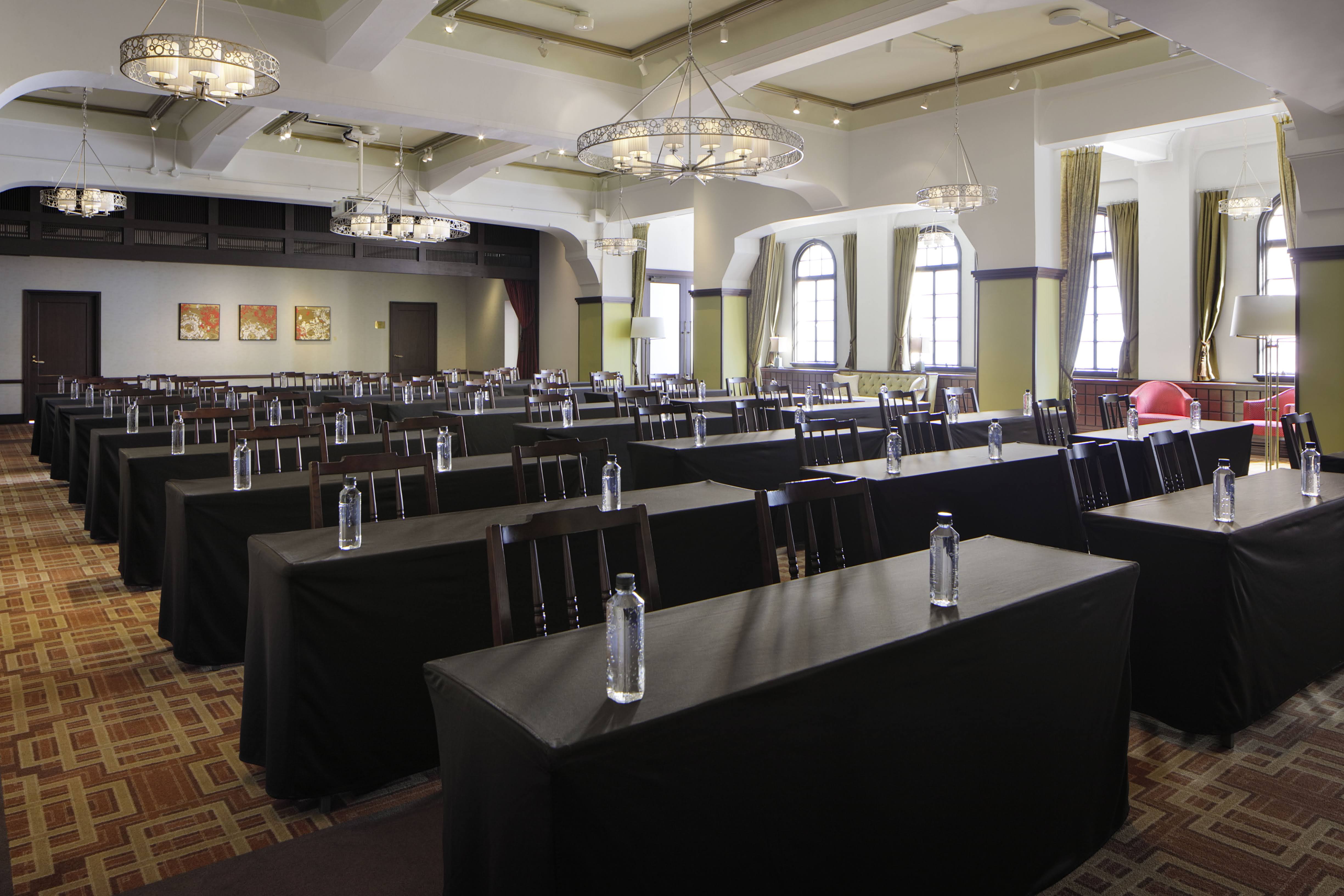 【プロジェクタースクリーン&マイク使用料プレゼント】会議 & 懇親会プラン 会議会場費¥33000〜+お食事¥8000〜
