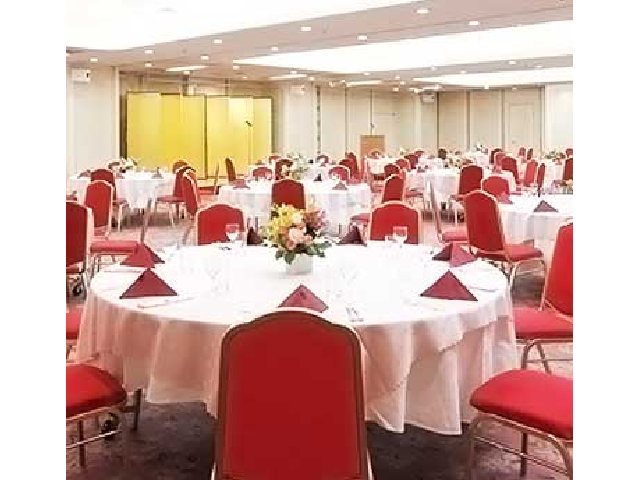 【ラ・サルローヤル】
スクール:300名、シアター:500名
着席:250名、立食:500名