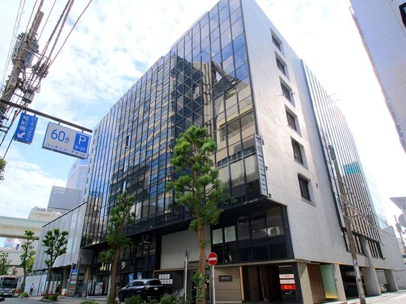 横浜駅西口から徒歩5分の便利な立地にございます!