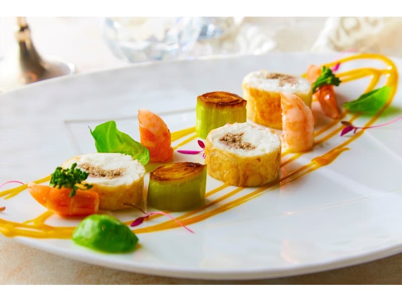 【オリジナル料理が自慢の会場】
全て一から一流シェフが作るお料理。
婚礼料理を熟知して最高のパーティーメニュー!