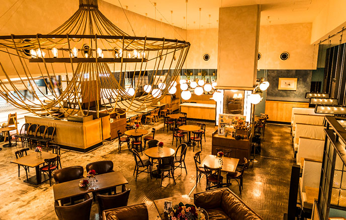 THE THEATRE TABLE店内