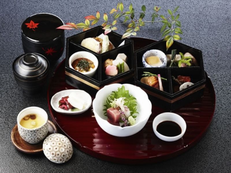 京懐石弁当　雨月