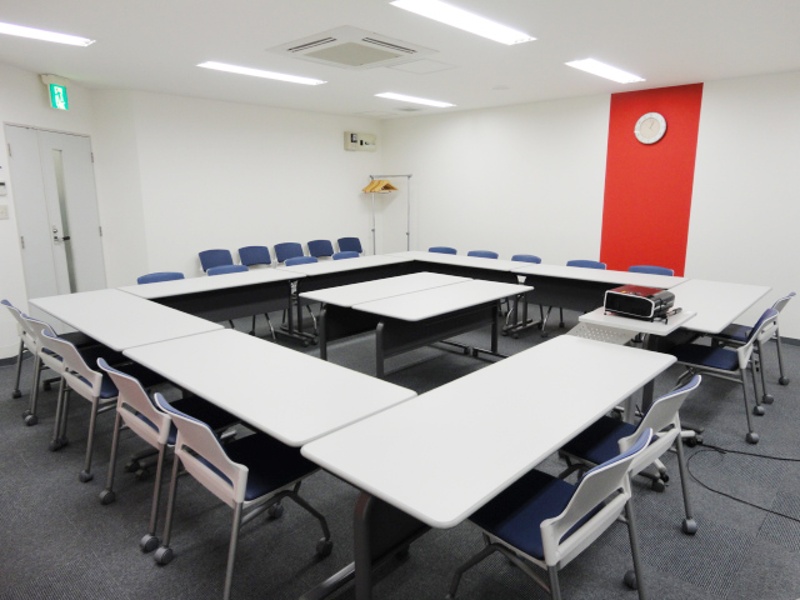 【Room5B】ロの字スタイル例（お客様にてセッティングになります）