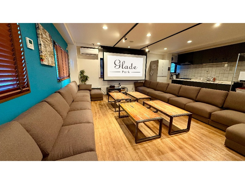 全席ソファーでゆったりくつろげる室内