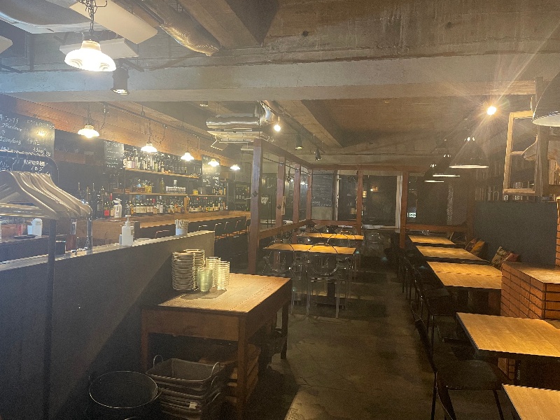 入り口からの店内
