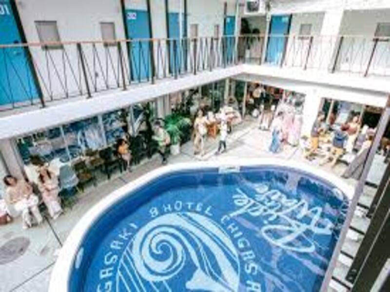 プールサイドで仲間と楽しむ特別なひととき8HOTEL CHIGASAKIプールサイド貸切BBQプラン