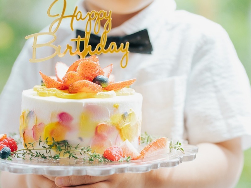 スマッシュケーキやお子様プレートをご用意。
誕生日やお祝いに!
