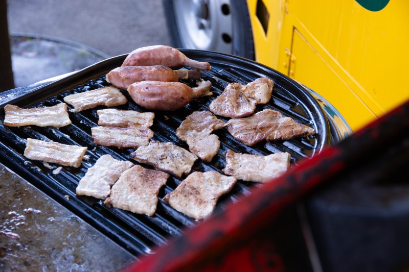 都会の喧騒から離れ解放感抜群の公園BBQ！
手ぶらで準備いらず！仕事帰りにも集まりやすくてGOOD！
GOOD MORNING CAFE品川シーズンテラスの【スペシャルBBQプラン】