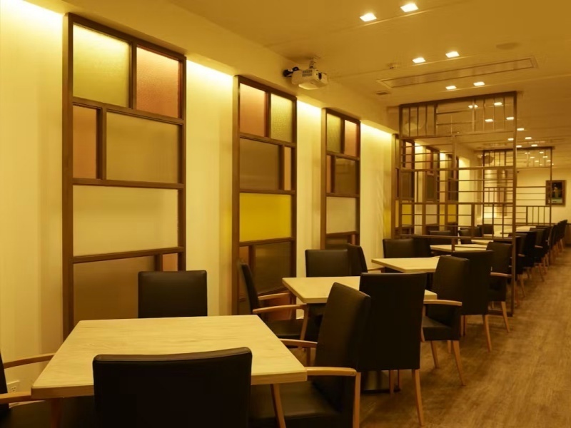 本格創作中華料理に飲み放題プランもご用意しており、リーズナブルにワンランク上のパーティーを実現します。接待、女子会、結婚式二次会まで、あらゆるシーンに対応。お客様のご要望に合わせた空間づくりで、心に残る一日をお手伝いいたします。