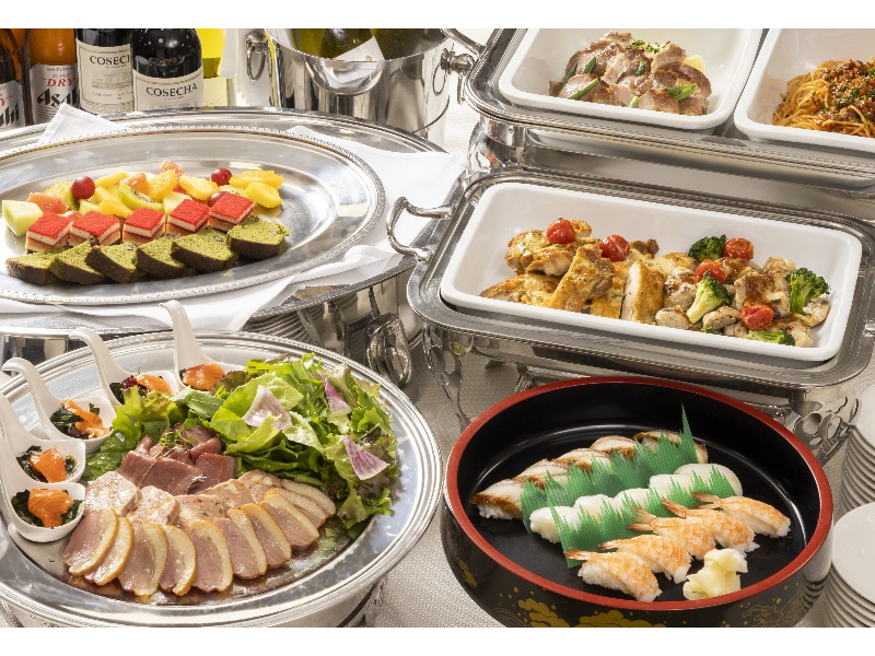 お料理はブッフェ形式・卓上盛り合わせ形式・洋食コース料理（45名様まで）・松花堂弁当・セットメニューなどお客様のご要望に応じてご提案させて頂きます。